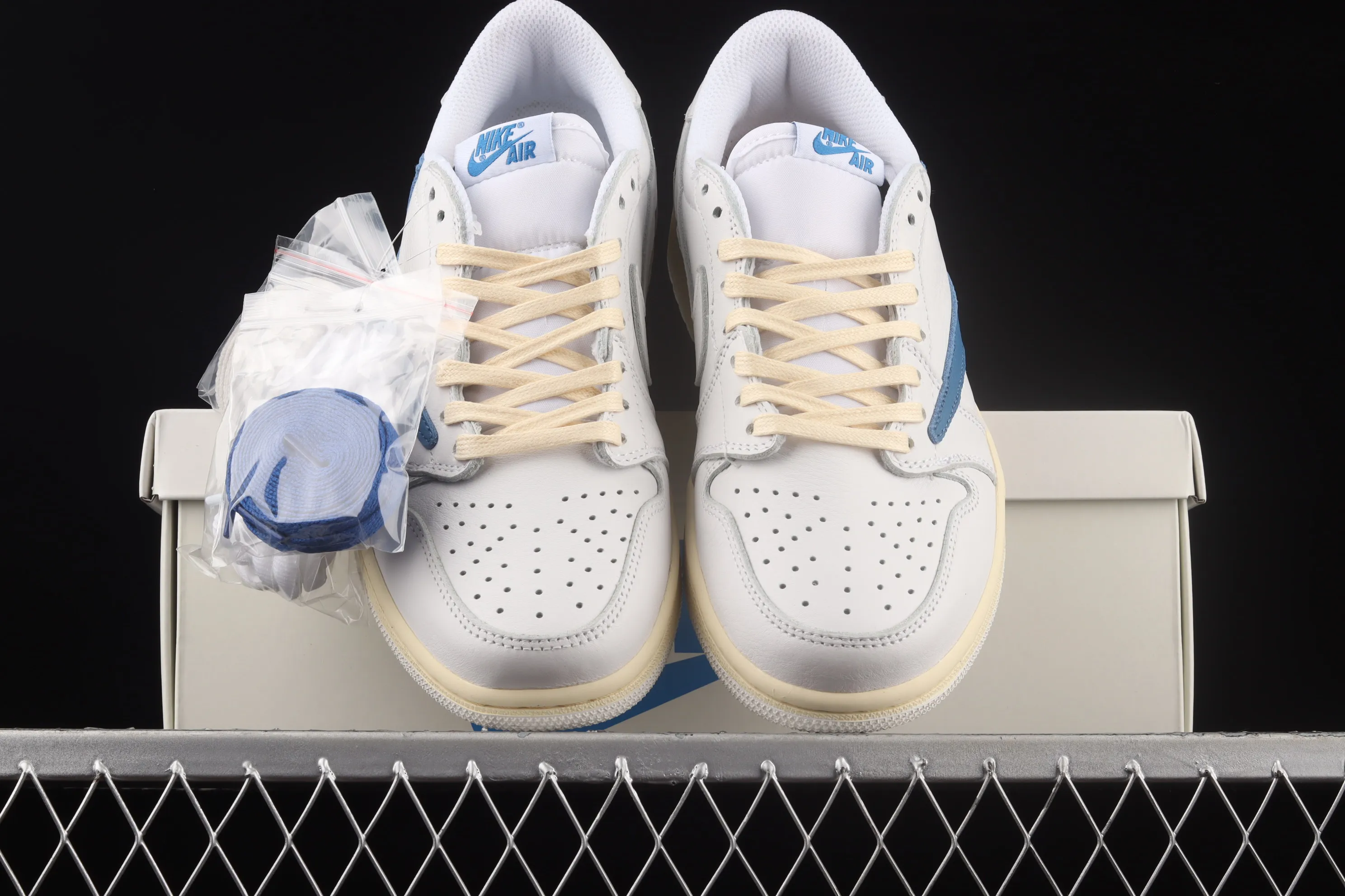 All categories Air Jordan Jordan series basketball shoes Air Jordan 1 Low Travis Scott x Air Jordan 1 Low AJ1 Joe 1 raw rubber white and blue inverted hook low-top cultural sneakers CQ3277-100